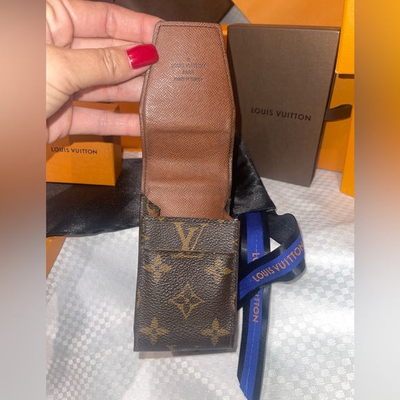 Louis Vuitton Logo Print Case. Satin Dust Bag. - Picture 5 of 9